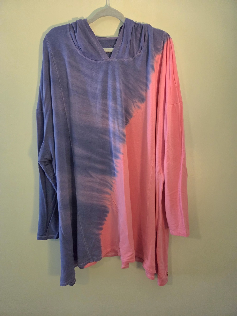Lane Bryant LIVI Active Tie-Dye Hooded Tunic Top in Purple and Pink